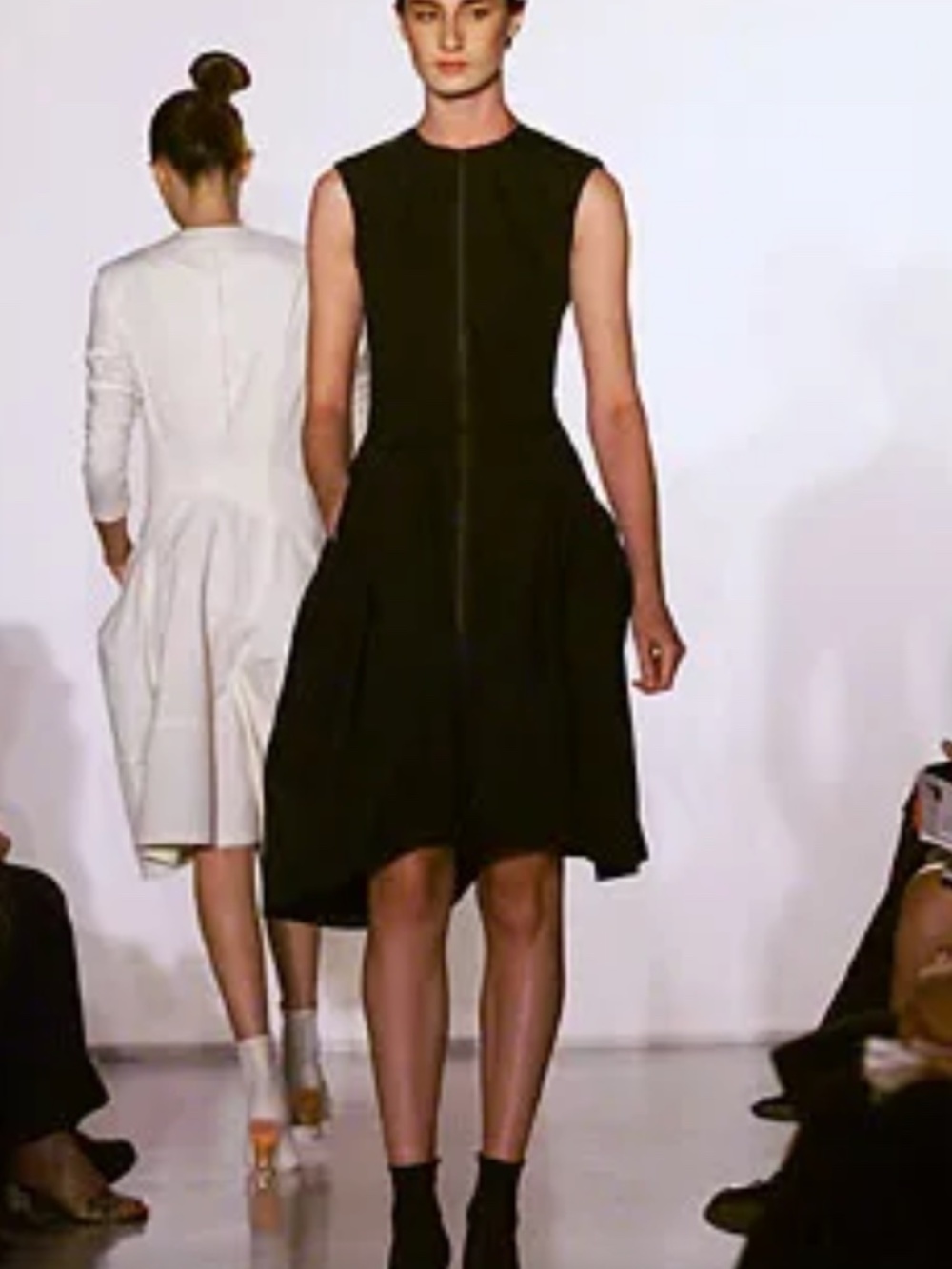Donna Karan Spring 2002 Runway Sculptural Zip Dress | Ivory | Size 46